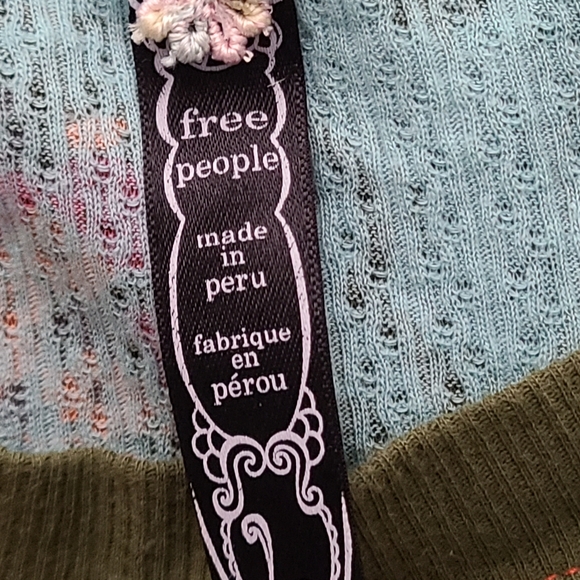 Free People long sleeve ribbed print/floral tee. - Picture 8 of 8